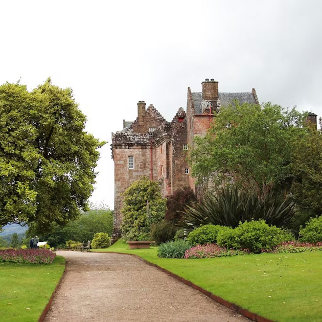 main_brodick-castle_path_0218-copy